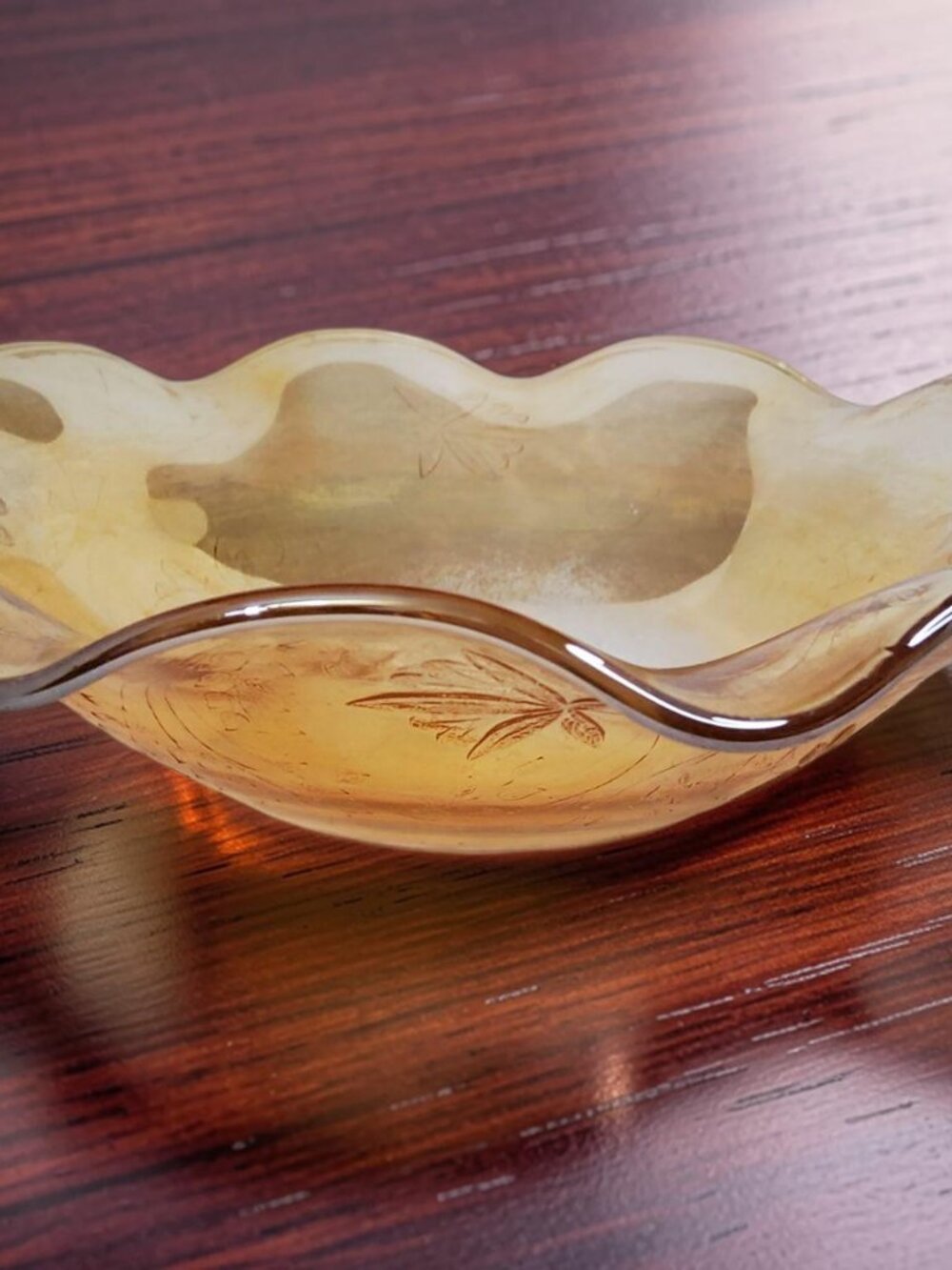Vintage Jeanette Glass Marigold Louisa Iridescent Carnival Glass Ruffled Bowl ed